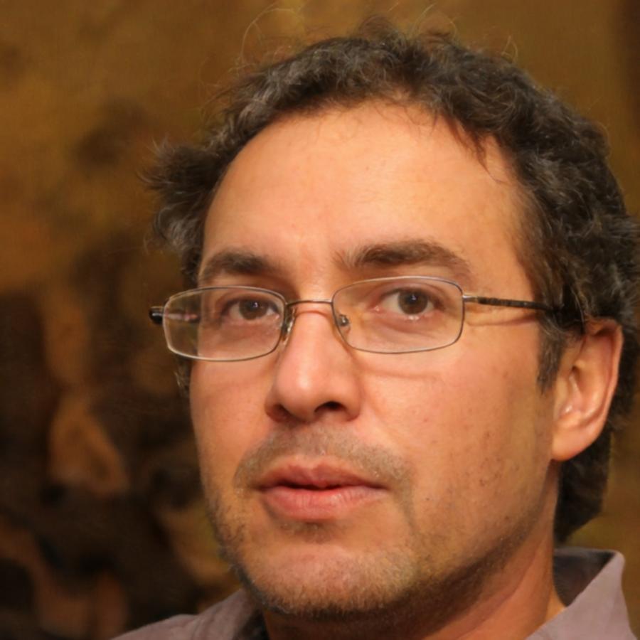 Carlos Mendoza, Analista Financiero Senior